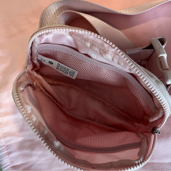 Lululemon belt bag in flush pink - Picture 5 of 10